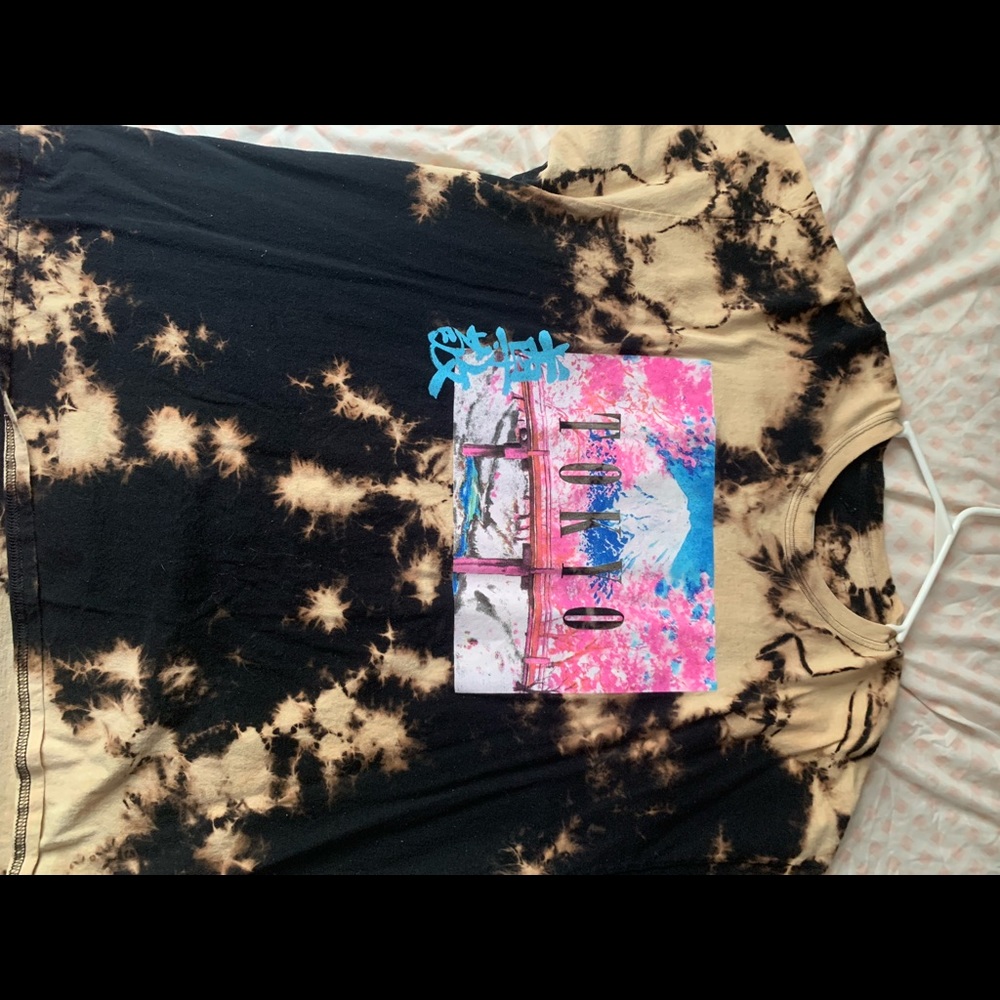 Graphic tee